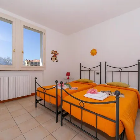 Lovely In With Private Garden Apartment